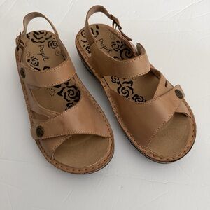 New Propet women’s 6.5 Jocelyn Sandal orthopedic, hook & loop adjustable straps